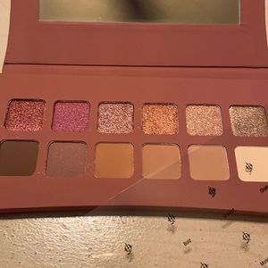 COPY - Illamasqua Unveiled Artistry Palette